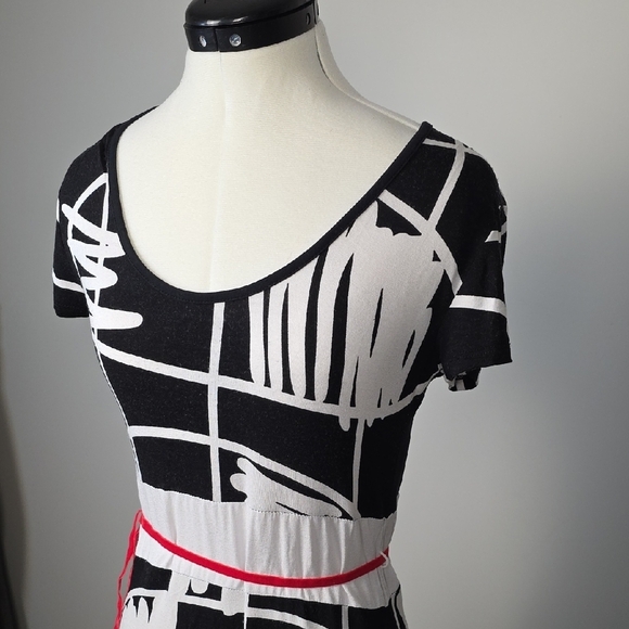 Desigual Black & White Graphic Dress with Red Sash Belt – Made in Spain – Size M - Picture 2 of 10